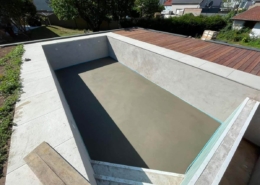 Pose d’une chape traditionnelle dans une piscine à Souffelweyersheim