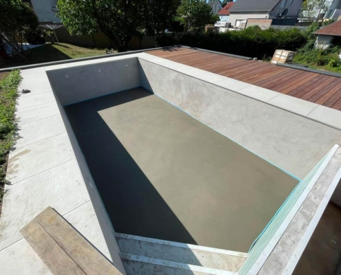 Pose d’une chape traditionnelle dans une piscine à Souffelweyersheim